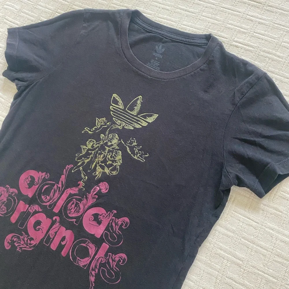 Adidas cherub print t-shirt. - Picture 2 of 6